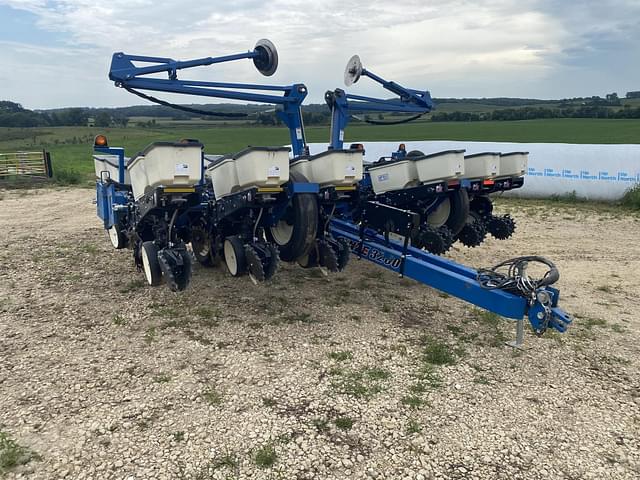 Image of Kinze 3200 equipment image 1