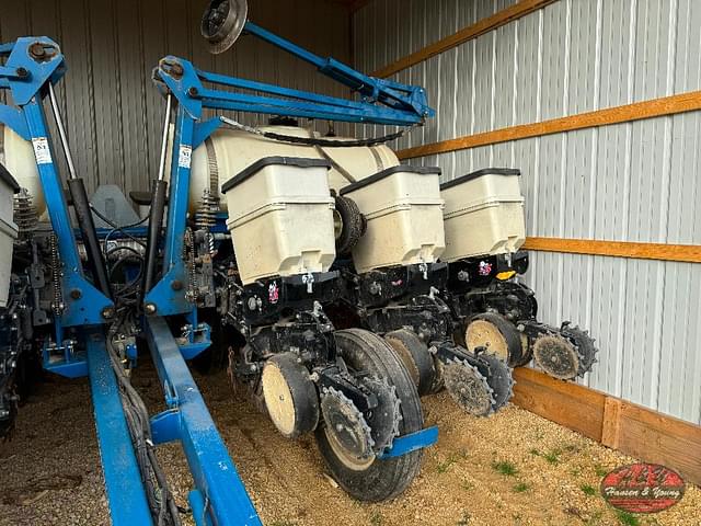 Image of Kinze 3200 equipment image 1