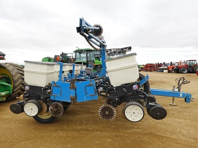 Image of Kinze 3200 equipment image 2