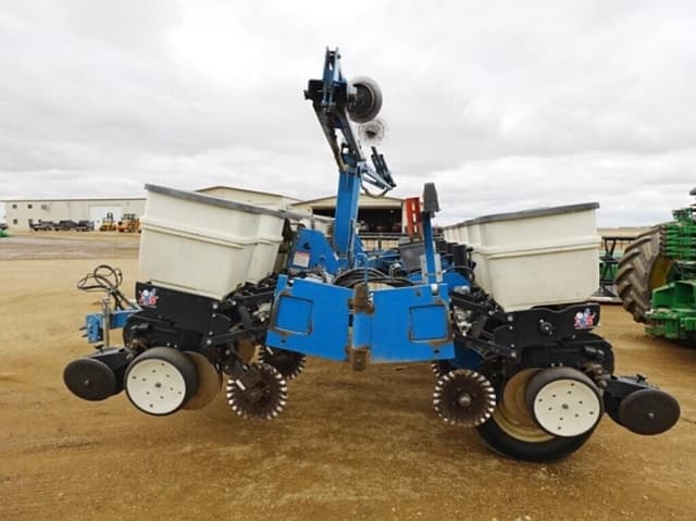 Image of Kinze 3200 equipment image 4