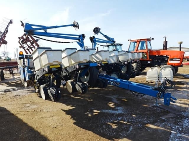 Image of Kinze 3200 equipment image 1