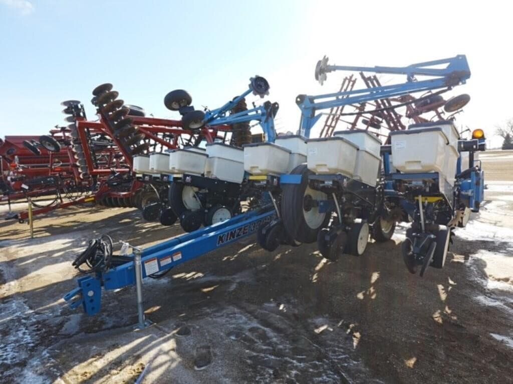 Image of Kinze 3200 Primary image