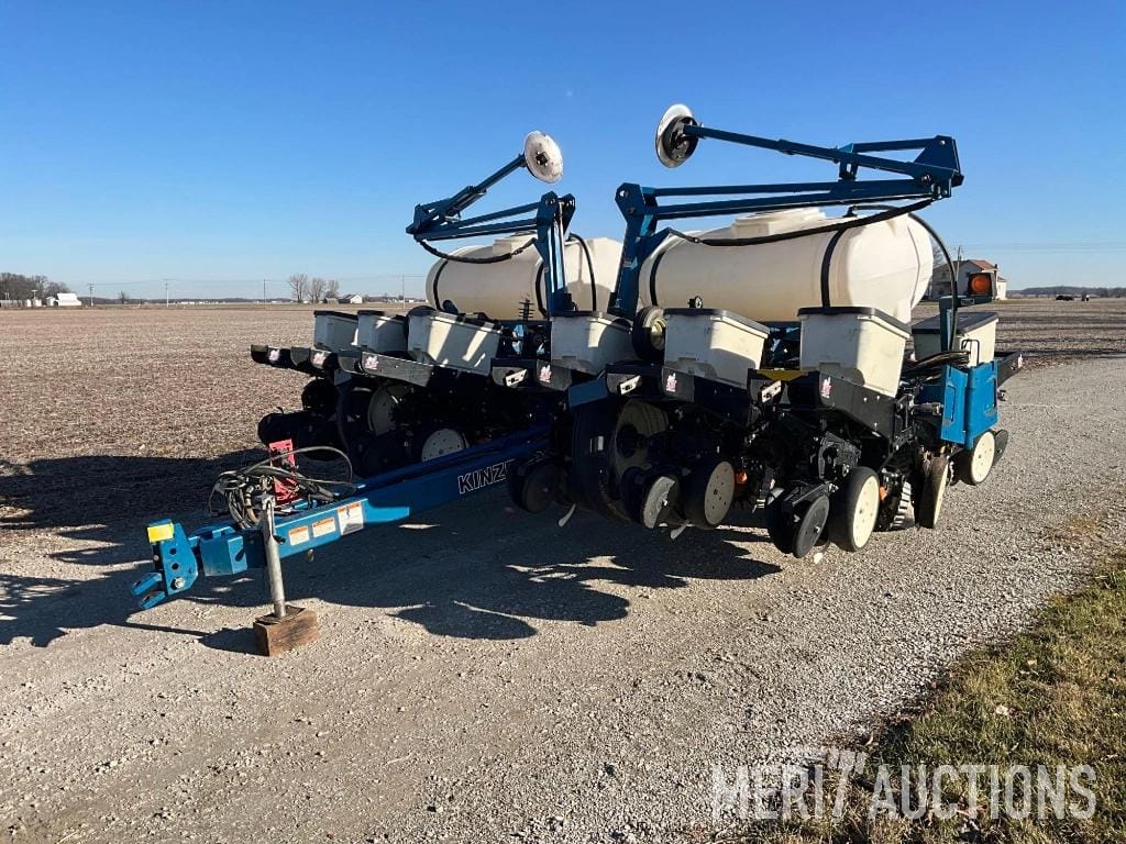 Main image Kinze 3200