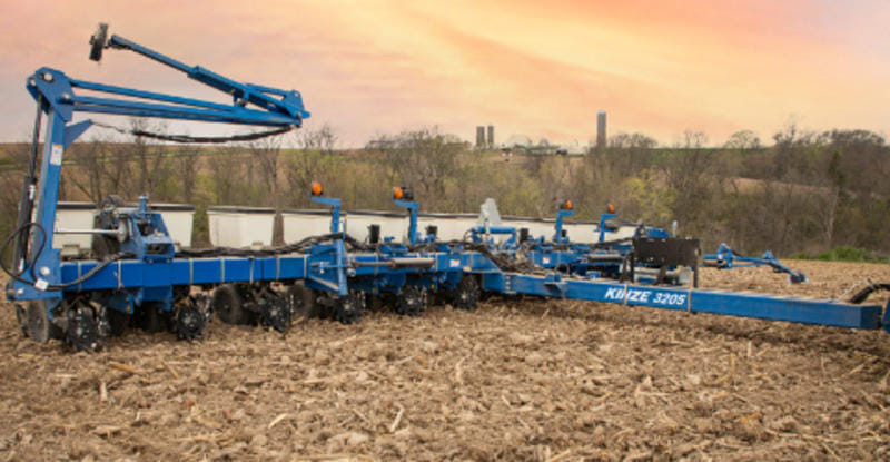 Kinze 3205 Equipment Image0