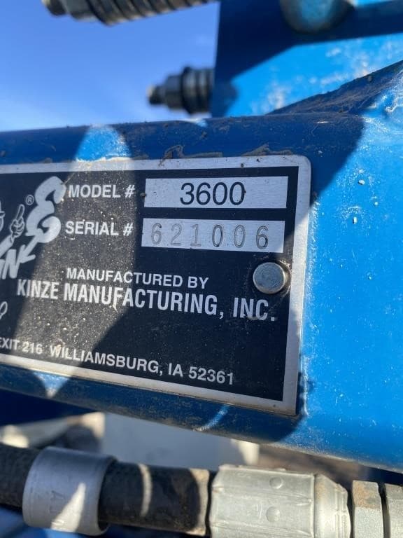 Image of Kinze 3600 equipment image 3