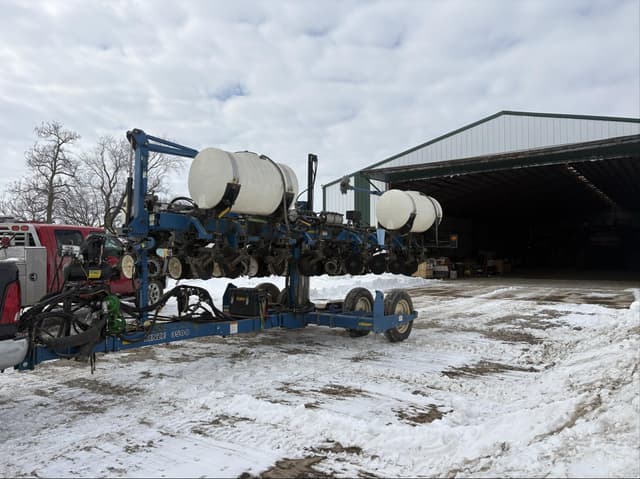 Image of Kinze 3500 equipment image 4