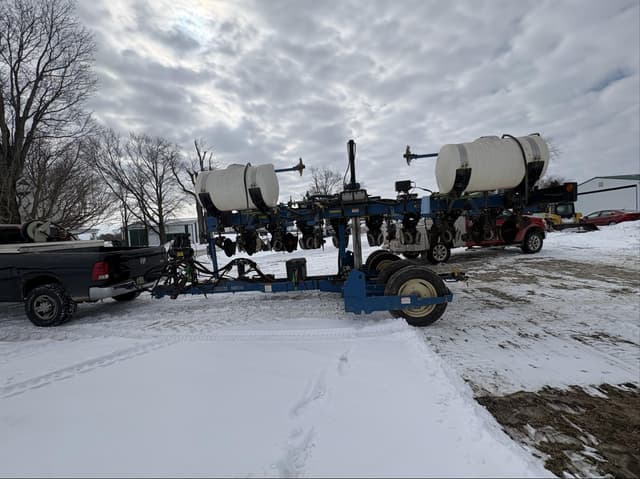 Image of Kinze 3500 equipment image 2