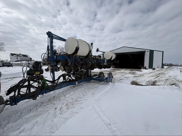 Image of Kinze 3500 equipment image 1