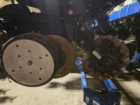Image of Kinze 3500 equipment image 3