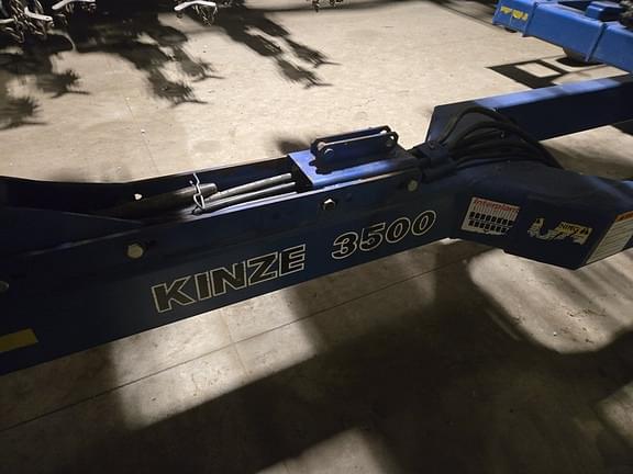 Image of Kinze 3500 equipment image 2