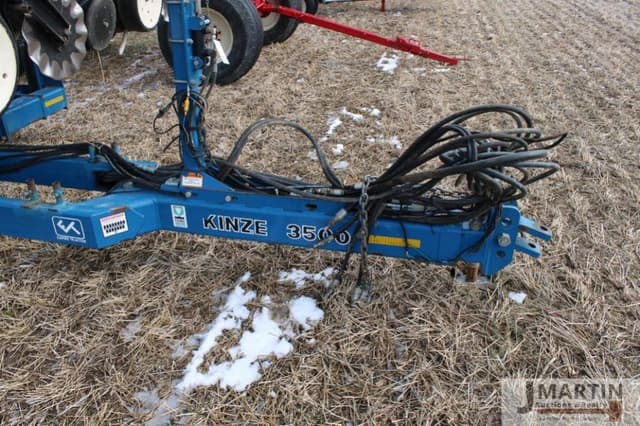 Image of Kinze 3500 equipment image 4