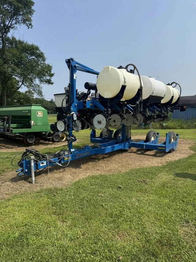 Image of Kinze 3500 equipment image 4
