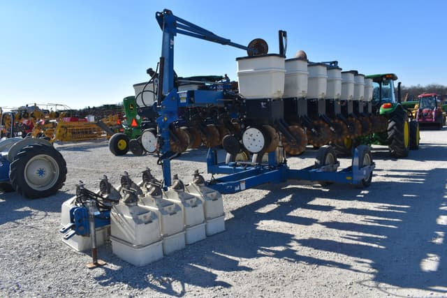 Image of Kinze 3500 equipment image 2