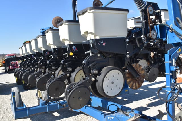 Image of Kinze 3500 equipment image 4
