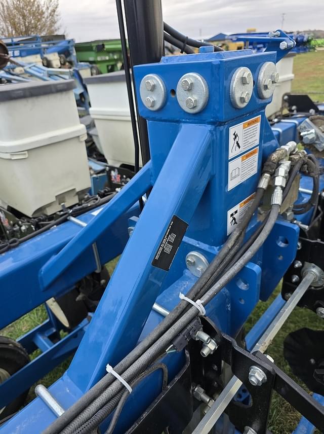 Image of Kinze 3500 equipment image 4