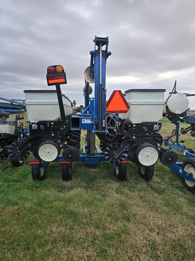 Image of Kinze 3500 equipment image 2