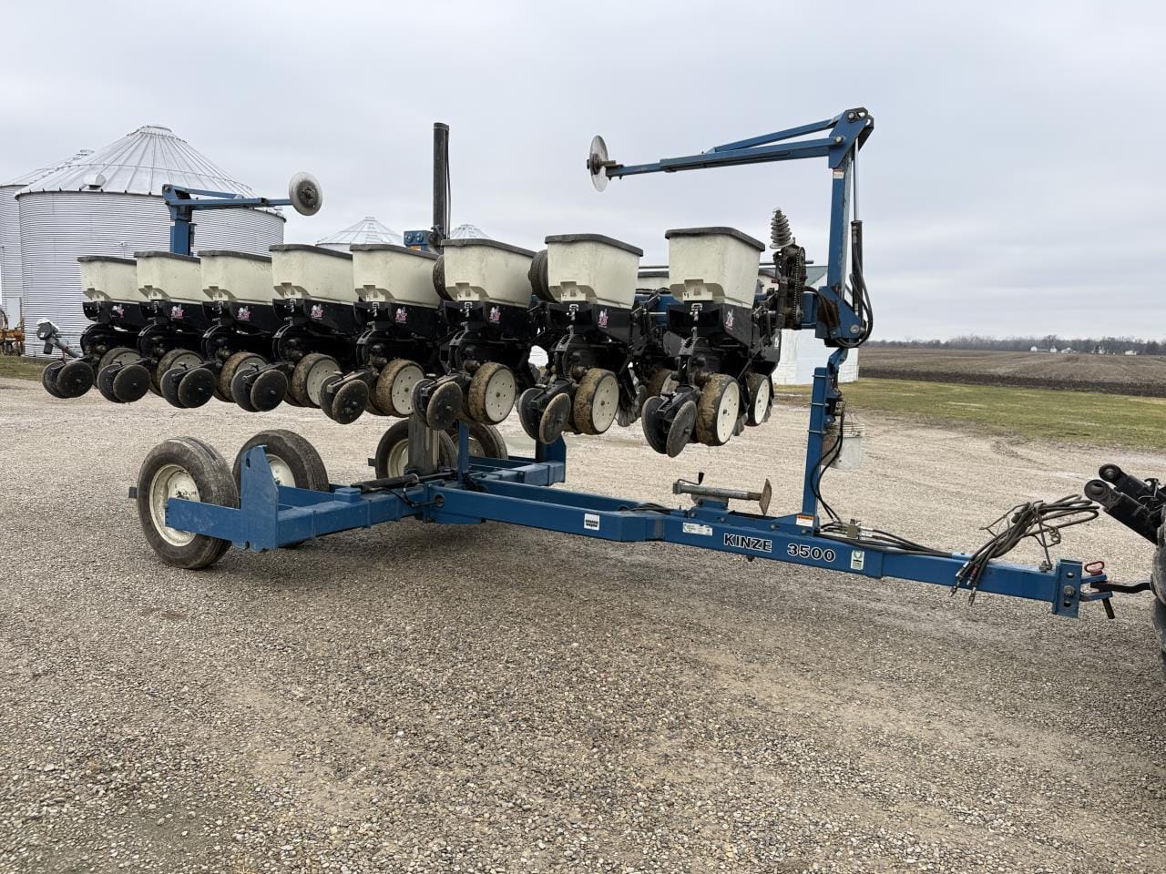 Kinze 3500 Equipment Image0