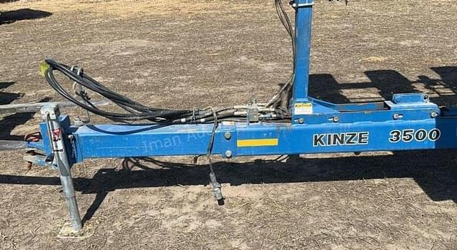 Image of Kinze 3500 equipment image 2