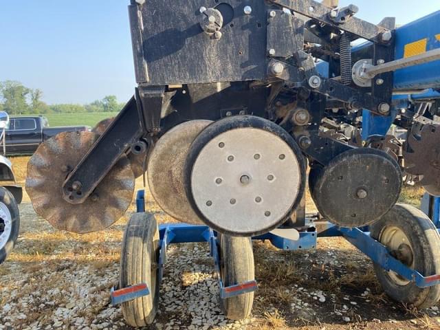 Image of Kinze 3500 equipment image 3