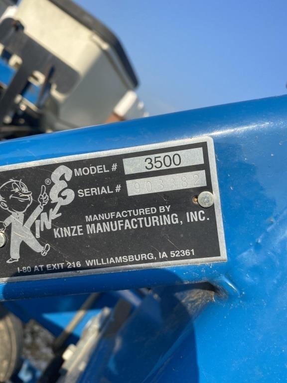 Image of Kinze 3500 equipment image 4