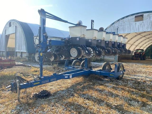 Image of Kinze 3500 equipment image 1