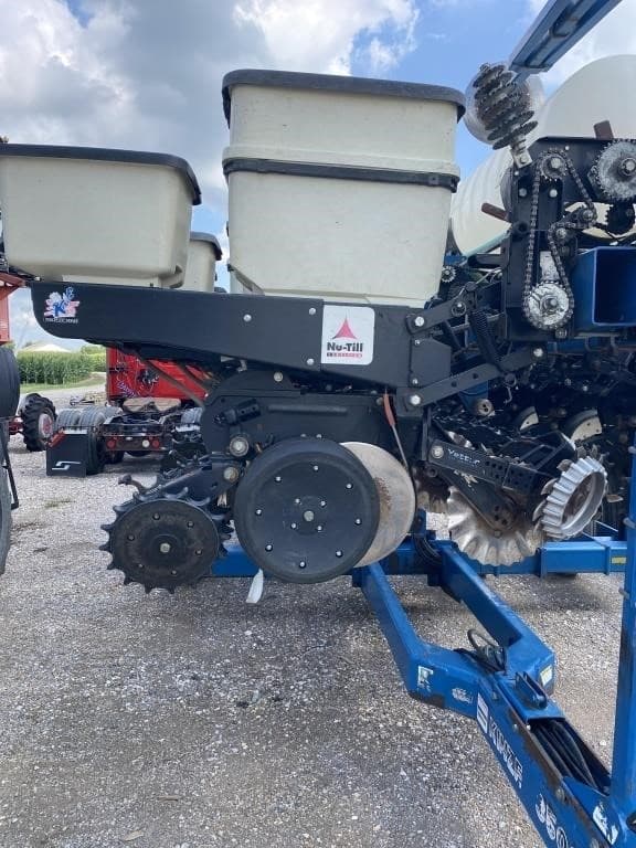Image of Kinze 3500 equipment image 3