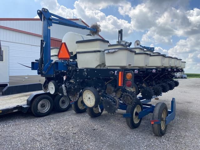 Image of Kinze 3500 equipment image 4