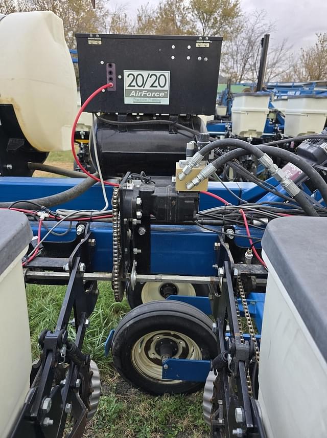 Image of Kinze 3500 equipment image 4