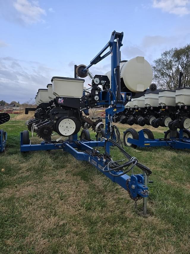 Image of Kinze 3500 equipment image 1