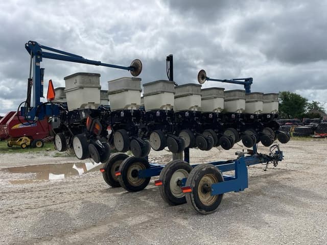 Image of Kinze 3500 equipment image 2