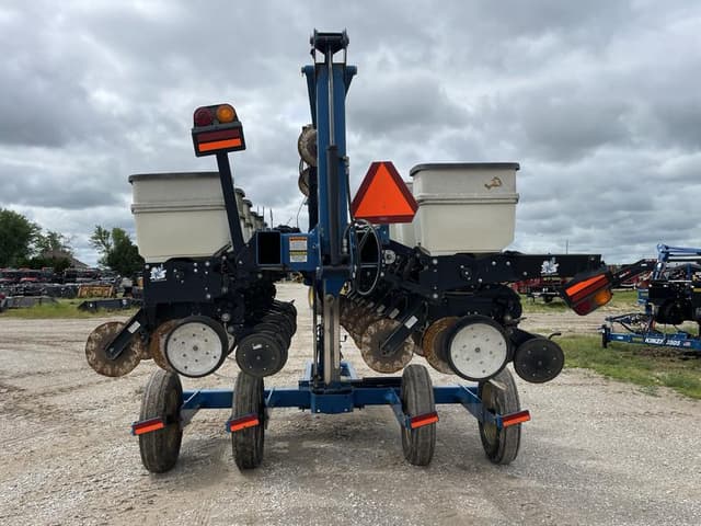 Image of Kinze 3500 equipment image 4