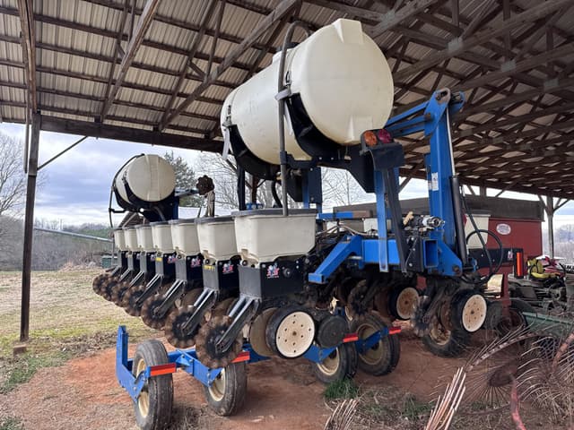 Image of Kinze 3500 equipment image 3