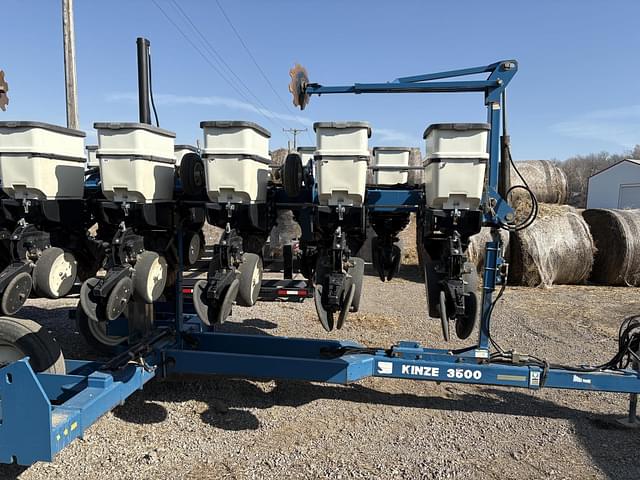 Image of Kinze 3500 equipment image 1