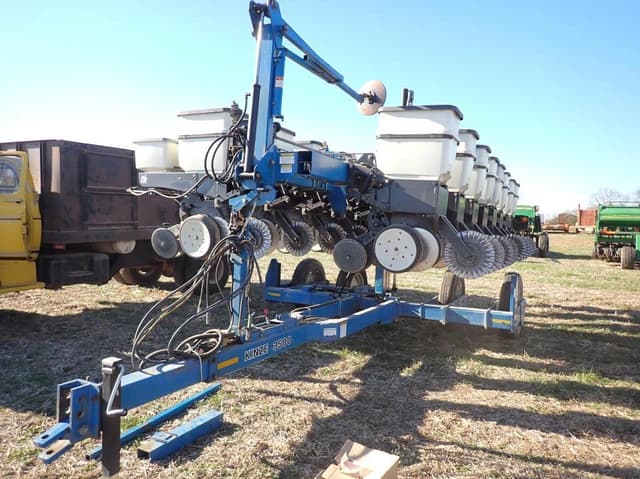 Image of Kinze 3500 equipment image 1