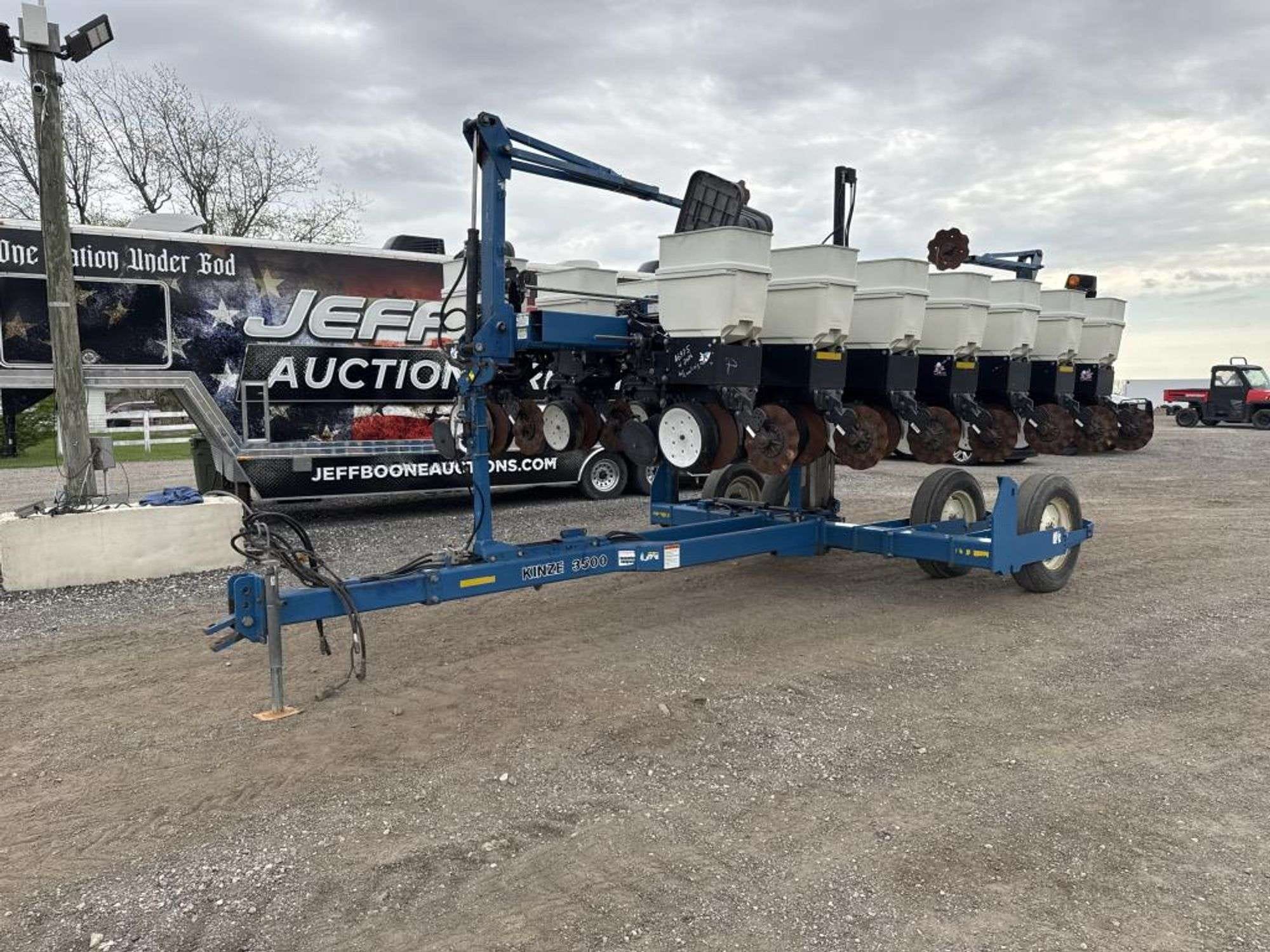 Kinze 3500 Equipment Image0
