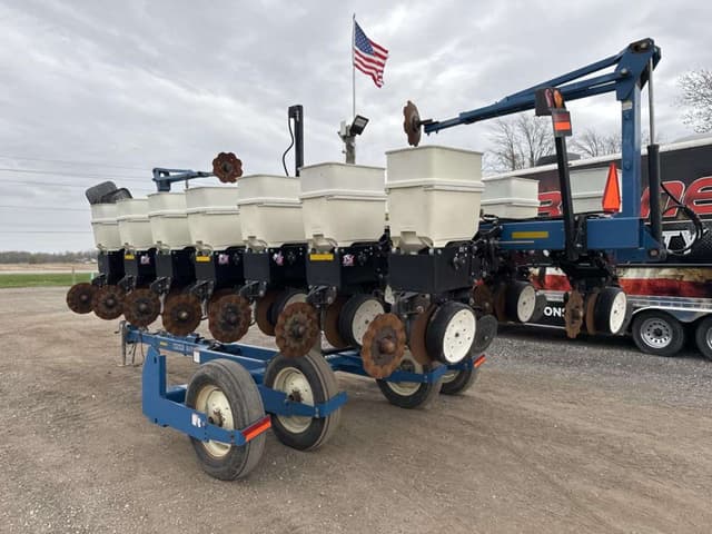 Image of Kinze 3500 equipment image 2