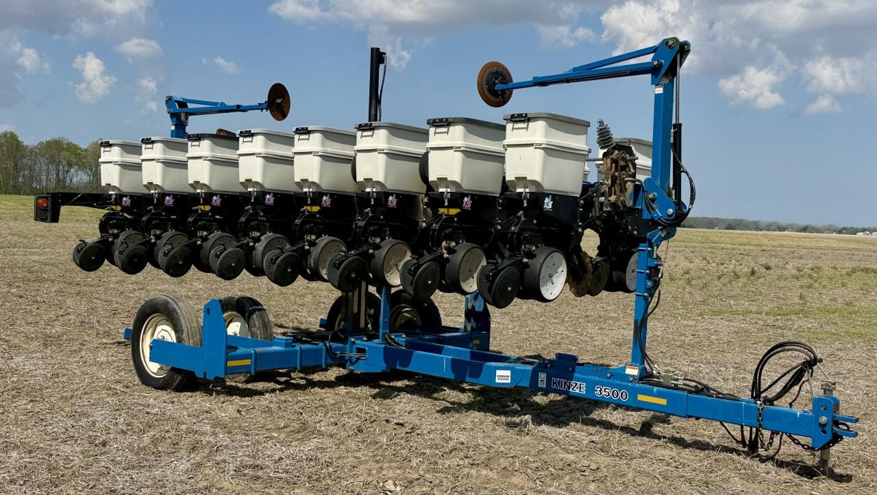 Kinze 3500 Equipment Image0