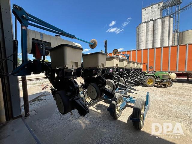 Image of Kinze 3500 equipment image 3