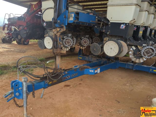 Image of Kinze 3500 equipment image 4