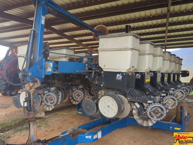 Image of Kinze 3500 equipment image 3