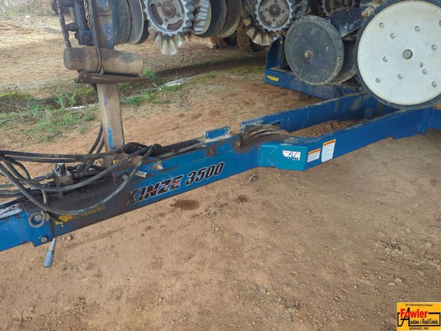 Image of Kinze 3500 equipment image 2