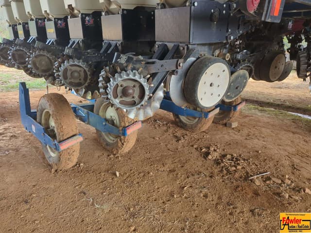 Image of Kinze 3500 equipment image 1