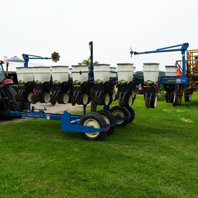 Image of Kinze 3500 equipment image 4