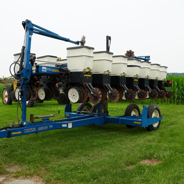 Image of Kinze 3500 equipment image 1