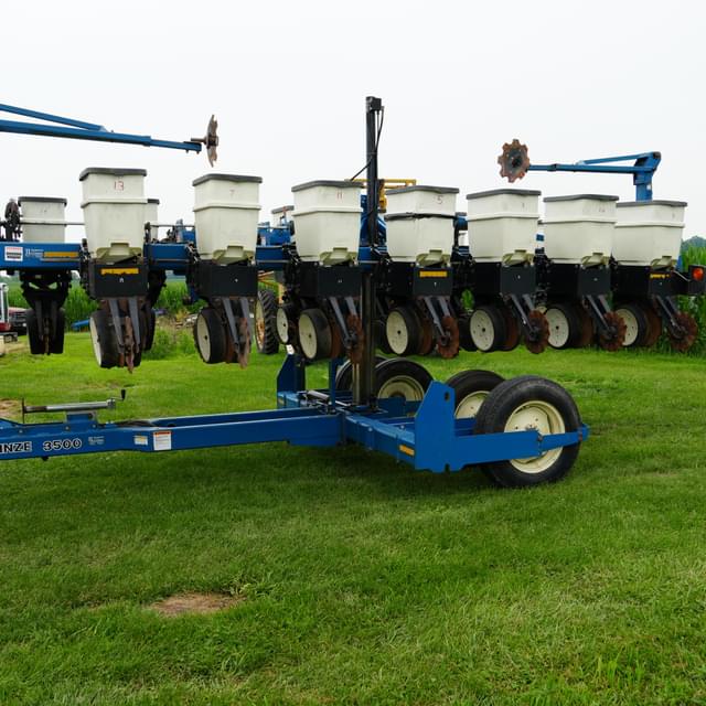 Image of Kinze 3500 equipment image 3