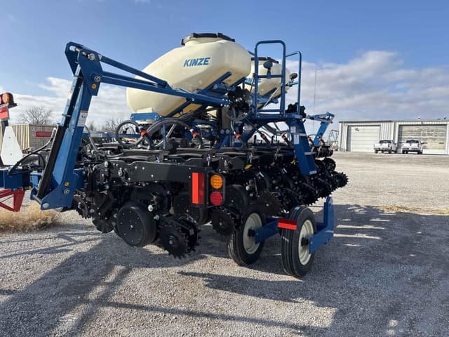 Image of Kinze 3505 equipment image 2