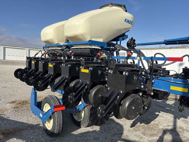 Image of Kinze 3505 equipment image 4