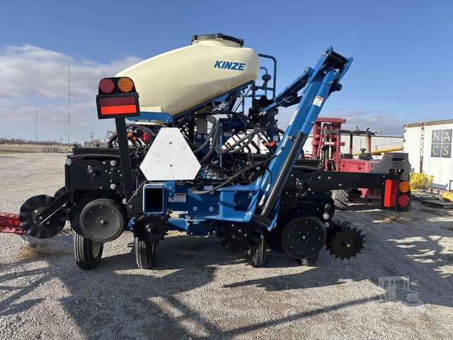 Image of Kinze 3505 equipment image 3