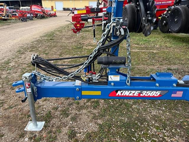 Image of Kinze 3505 equipment image 2