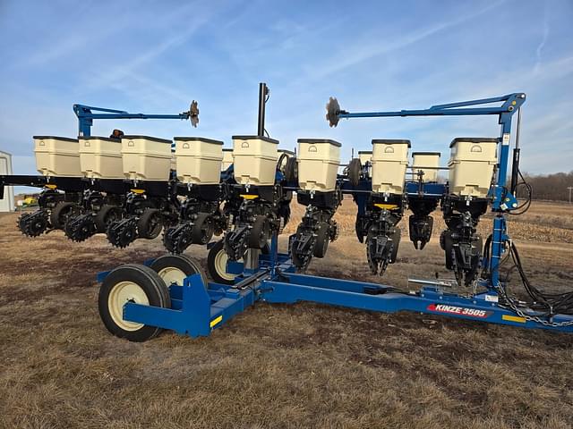 Image of Kinze 3505 equipment image 2